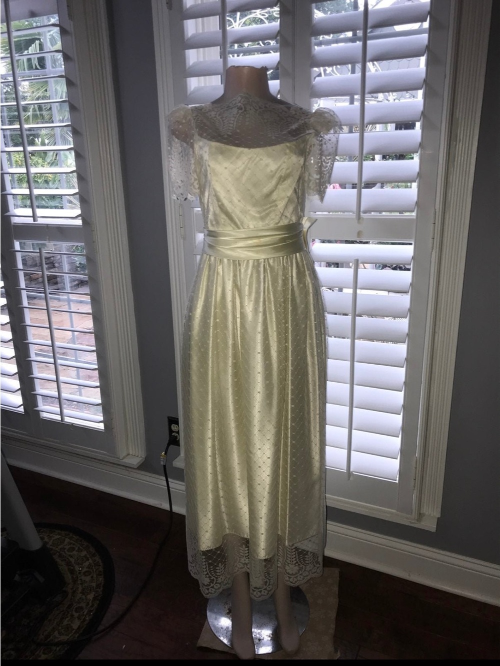 Vintage  80's Wedding Lace  Formal Dress. off white